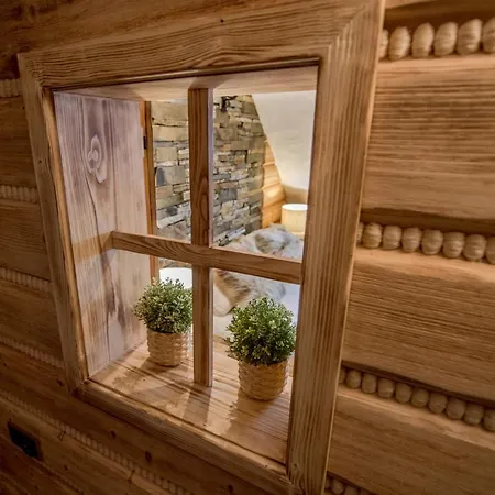 Osada Jaworzyny Gron Z Jaskinia Chalé Tokarnia (Lesser Poland)