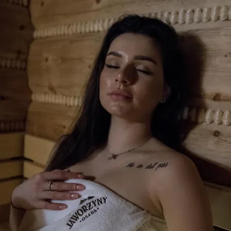 Osada Jaworzyny Gron Z Jaskinia Chalé Tokarnia (Lesser Poland)