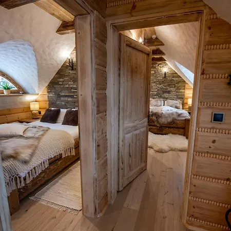 Osada Jaworzyny Gron Z Jaskinia Tokarnia (Lesser Poland)