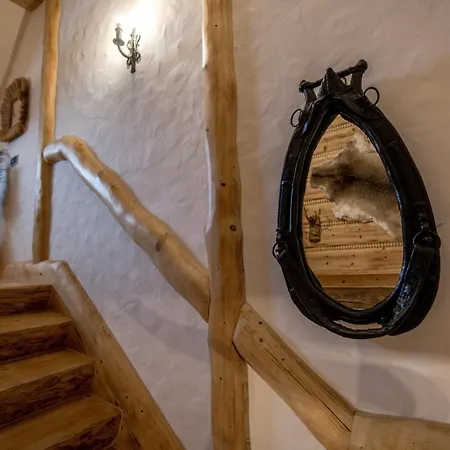 Osada Jaworzyny Gron Z Jaskinia Chalé