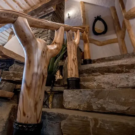 Osada Jaworzyny Gron Z Jaskinia *